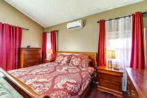 3 Mi Beech Mtn Resort Cozy Studio with Deck and View!