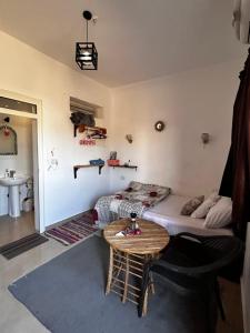 Bedoune House-Light House