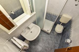 Apartments by the sea Tucepi, Makarska - 23944