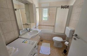 Apartments with parking space Barbat, Rab - 24096