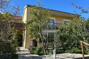 Apartments with a parking space Zrnovnica, Split - 24236 - 兹诺夫尼卡