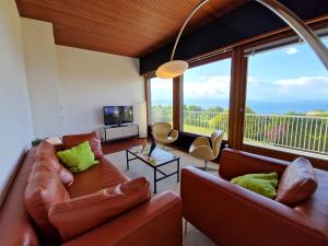 Villas Evian villa with Lake Geneva views in 1960 mid-century modern style : Villa