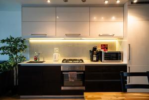 #Modern & Cozy 2BR 2BA in the Heart of Chinatown - 3hvězdičkové hotely ve městě Vancouver