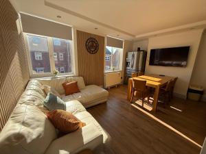 Bournemouth spacious 4BR duplex by AFC Stadium, Contractors, Groups, Families