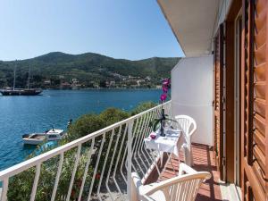 Villa Malfi-Studio Apartment with Balcony and Sea View A2