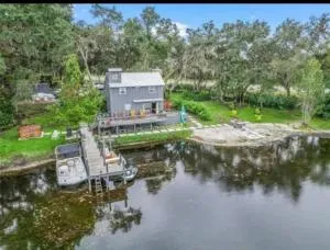 cozy lakeside retreat - Summerfield