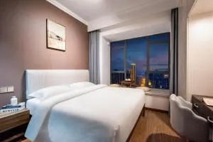 欢乐颂酒店公寓火车东站塔子山店 - 龙泉驿