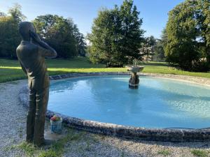 Maisons de vacances Gite d-Art avec Climatisation et Terrasse a Savonnieres - FR-1-381-614 : photos des chambres