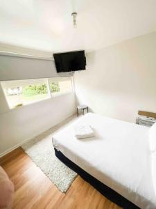 big group entire house 15 beds