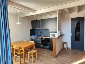 Appartement au Cœur de Super Besse avec Balcon et Parking - FR-1-814-98