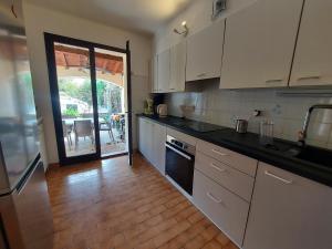 Villas Villa climatisee avec belle terrasse et jardin a Saint-Genis-des-Fontaines - FR-1-776-133 : photos des chambres