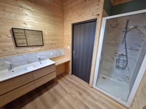 Chalets Chalet familial moderne a Super Besse pour 14 pers. - FR-1-814-121 : photos des chambres