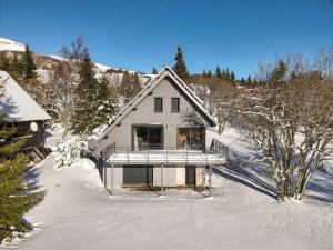 Chalets Chalet spacieux 170m2, jusqu-a 14 pers., lumineux salon et terrasse - FR-1-814-105 : Chalet