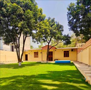 A2 Villa by JMD - Peaceful Stay Near Expo Mart