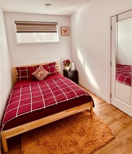 Charming Stay & Cozy Retreat by Bansari Homes in Edmonton- YEG