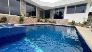 Casa con piscina privada - Rocafuerte