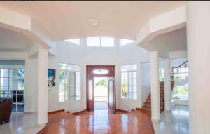 Villa with Oceanviews forTypes of Travelers