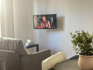 Modern Serene Studio with Free Parking & New Build