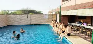 Apple Resort & Restaurant - Sāthin