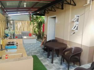 Rustic Retreat Solo room