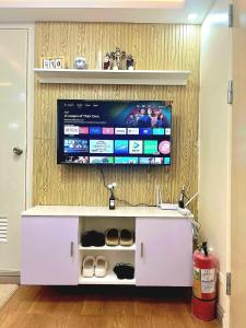 Veronica Greys Staycation 2BR