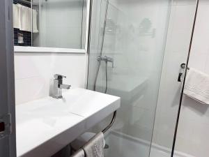 Double Room with Sea View room in La Cabana