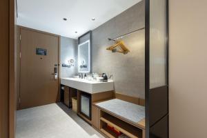 Atour Hotel Guangzhou Panyu Nancun Wanbo Subway Station