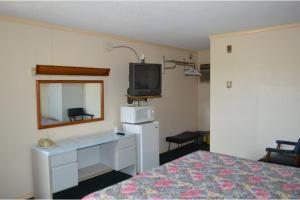 Capri Motel By OYO Elwood, Wathena