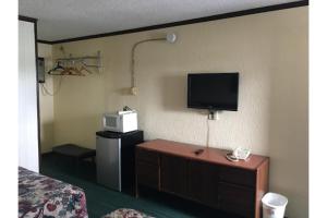 Capri Motel By OYO Elwood, Wathena