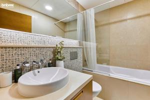 bnbmehomes - Claren Tower