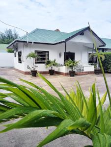 Roche Kerlan Apartments