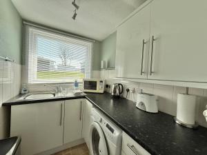 The Look Out, A 2 Bedroom Chalet with Allocated Parking