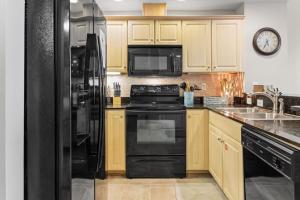 Crystal Shores 1104 Condo