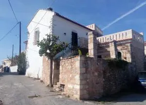 Traditional stone house in Kefalas - Likotinaréa