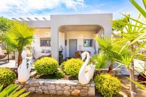 Renas Secret Garden House