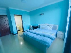 Skylar H & Apartment