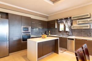 The Hillside family apt by GuestCorfu