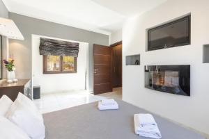 The Hillside family apt by GuestCorfu