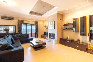 The Hillside family apt by GuestCorfu