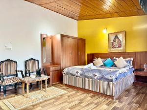Golden pine villa