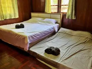 The Hug at Ayothaya Homestay - Ban Cha-om