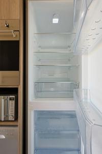 Stylish TopFloor at The Harri Mountain & City Views