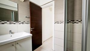 Phaedrus Living Ledras Residences 204