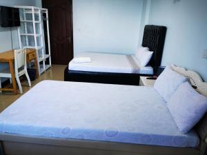 Skylar H & Apartment