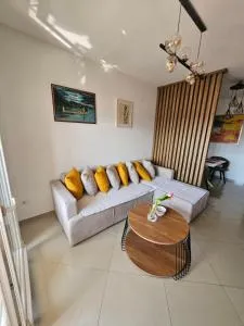 Luda kuća - 苏沙尼