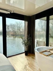 Bateaux La Dolce Vita ! Sauna, Spa, Cinema : photos des chambres