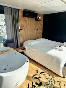 Bateaux La Dolce Vita ! Sauna, Spa, Cinema : photos des chambres