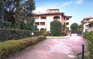 2 Bedroom Gorgeous Home In Stresa