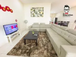 Staycation Homestay 68 Kuching City Mall - Bau