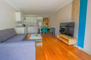 Elegant 2 Bedroom home close to city buz Bridge RD 2 E-Bikes Included - Sidney